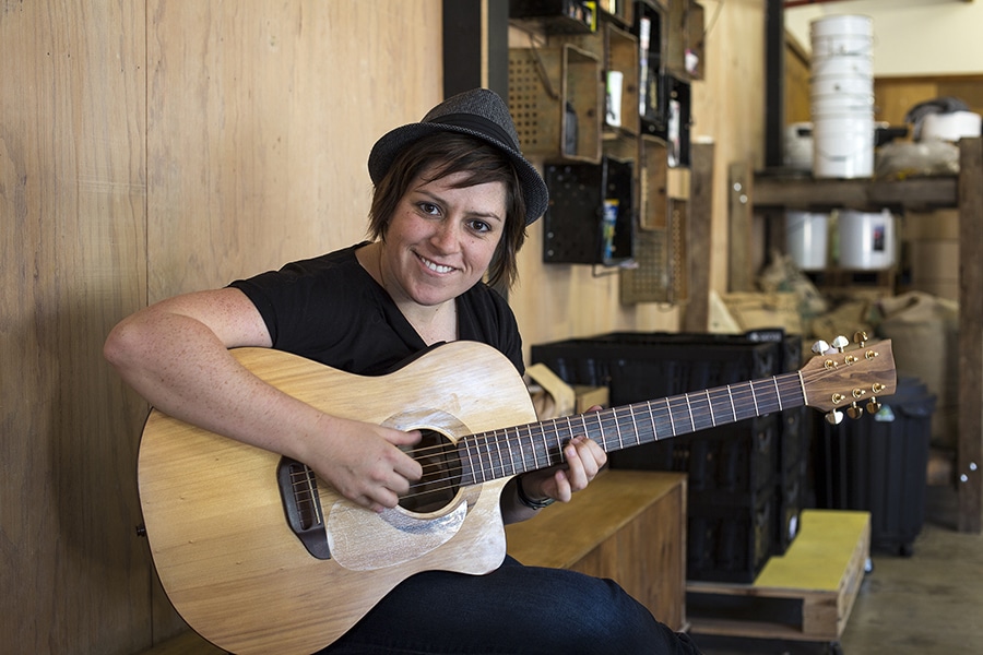 Jenny Biddle plays the Inn on Loch Lomond