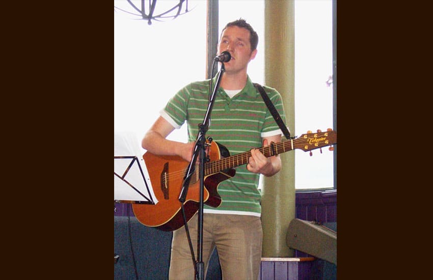 Damien Swail plays at the Inn on Loch Lomond