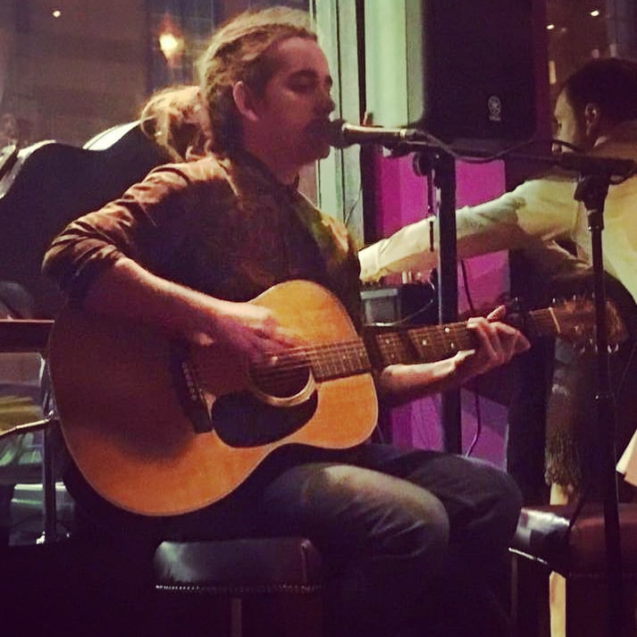 Joe Murdoch Plays the Inn on Loch Lomond